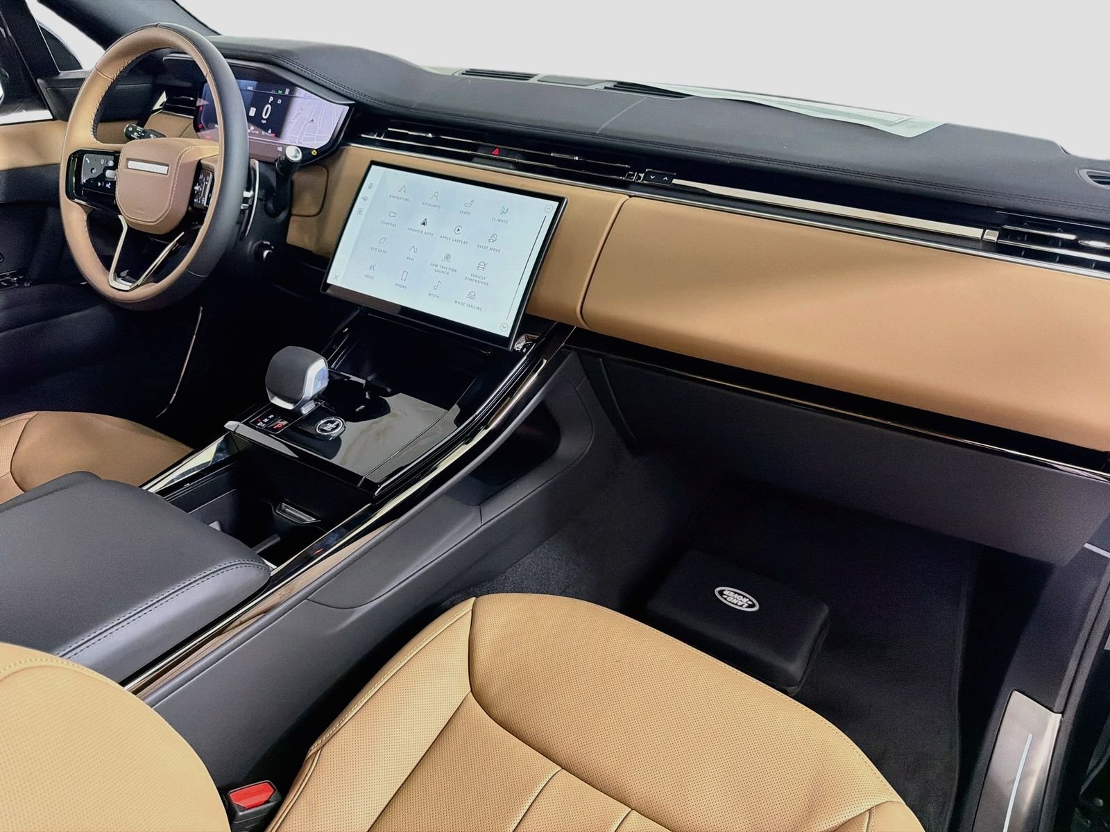 New 2026 Santorini Black Land Rover Dynamic SE image 35