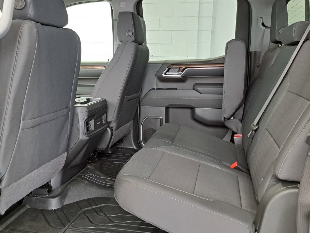 2026 Chevrolet Silverado 1500 RST Crew Cab Pickup Slide 12
