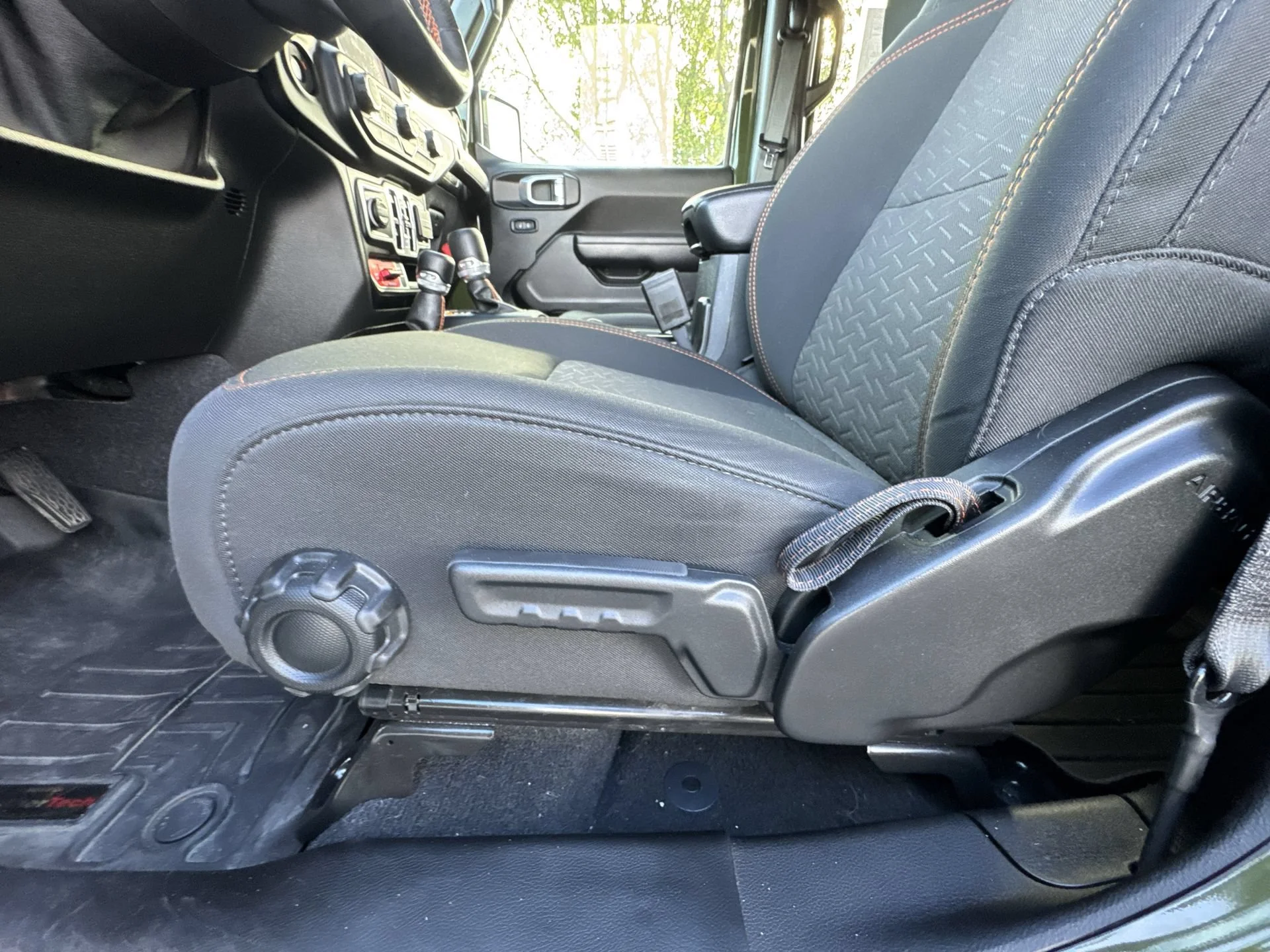 2021 Jeep Gladiator Mojave - Photo 12