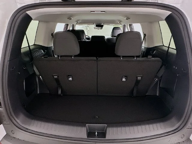 New 2026 White Hyundai SE image 22