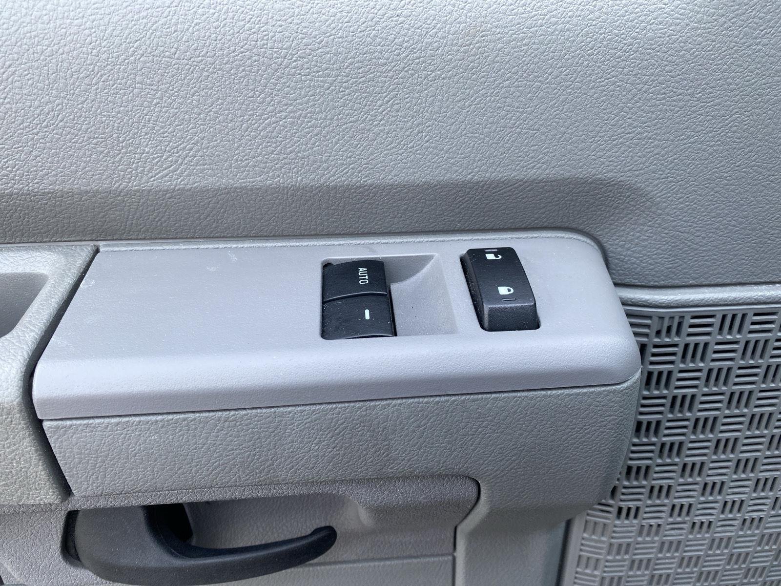 Used 2025 Wh Ford  image 11