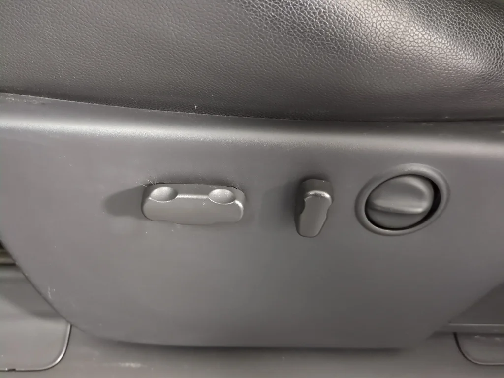 Used 2013 White GMC SLT image 12