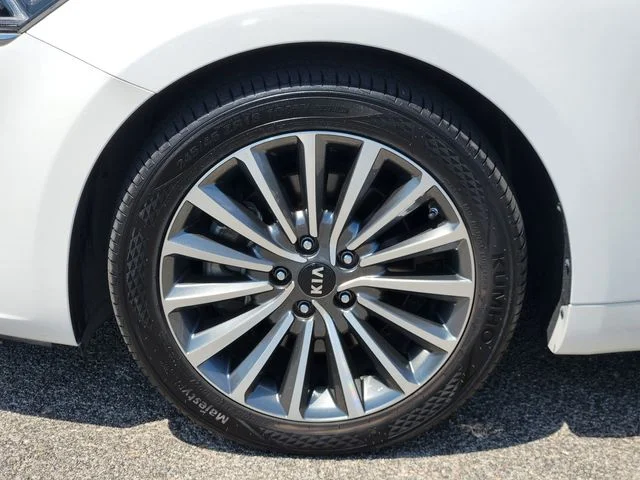 Used 2018 Snow White Pearl Kia Premium image 9