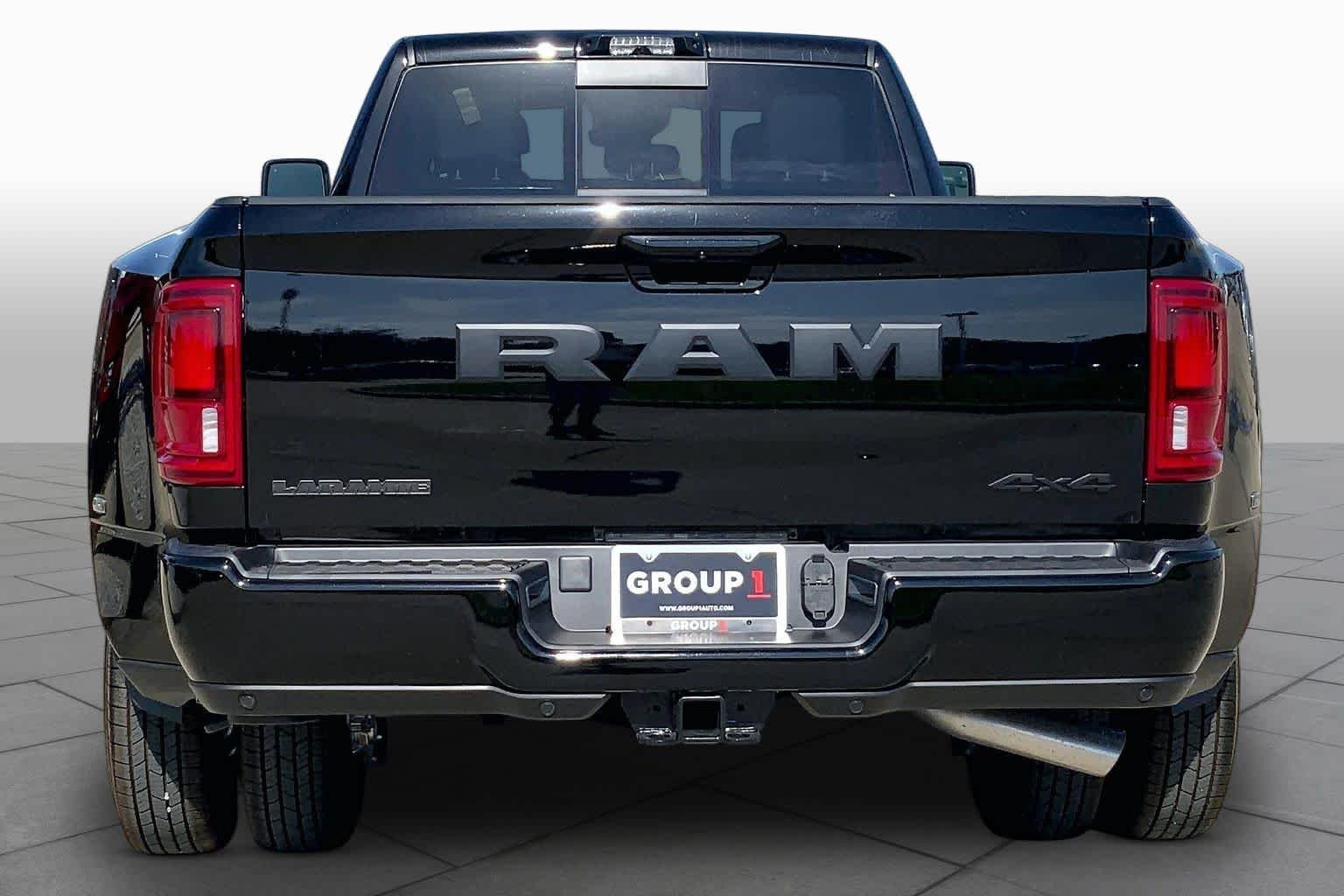 New 2026 Diamond Black Crystal Pearl-Coat Exterior Paint RAM Laramie image 4