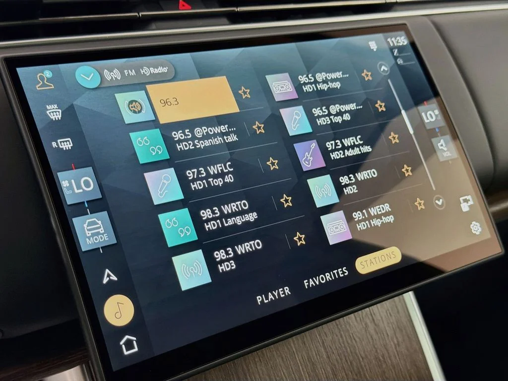 New 2026 Eiger Grey Land Rover SE image 15