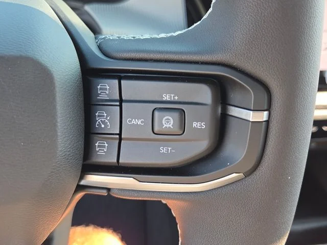 New 2026 Diamond Black Crystal Pearlcoat Jeep Laredo image 22