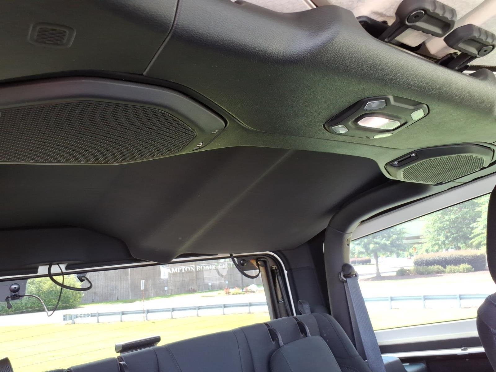 Used 2018 Black Clearcoat Jeep Sport S image 28
