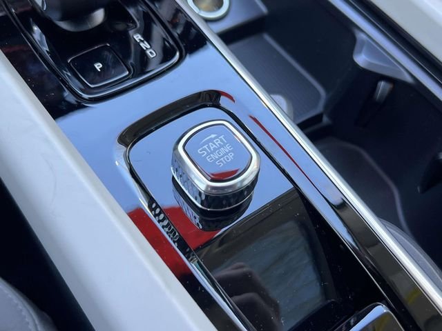 2025 Volvo XC60 Plus - Photo 31