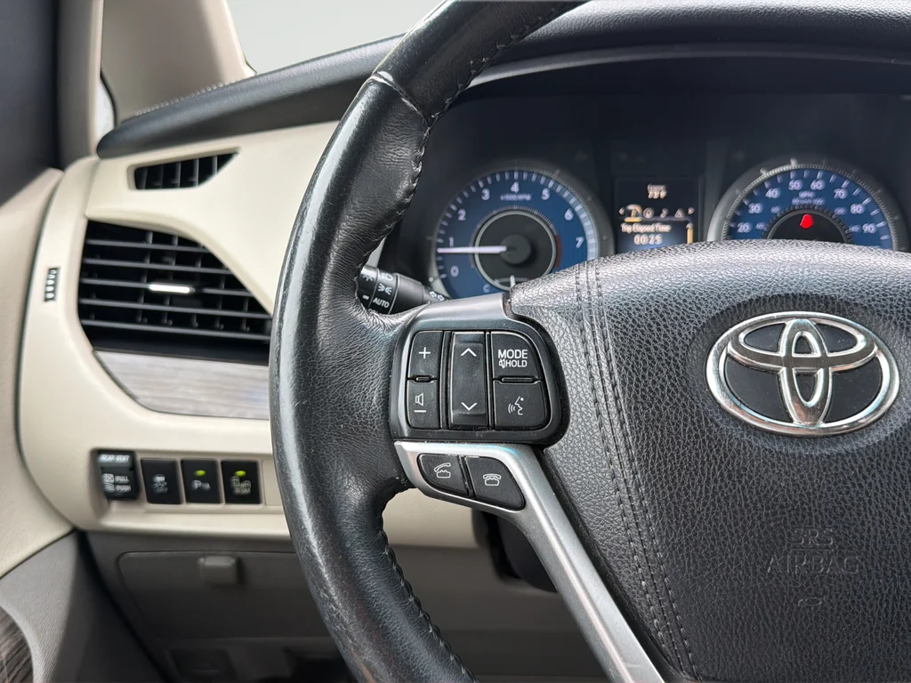 Used 2016 Black Toyota XLE image 16