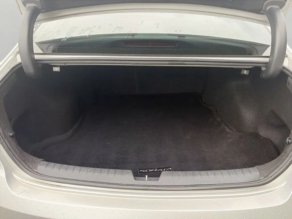 Used 2016 Silver Hyundai Limited image 7