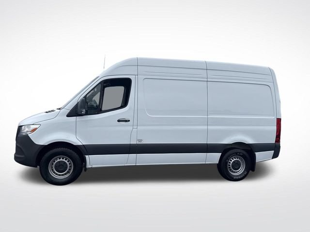 Used 2025 White Mercedes-Benz Cargo 144 WB image 2