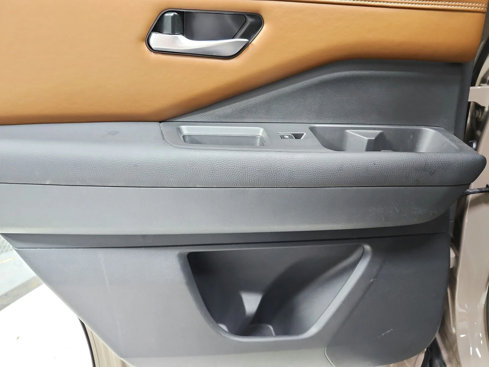 Used 2023  Nissan Platinum image 40