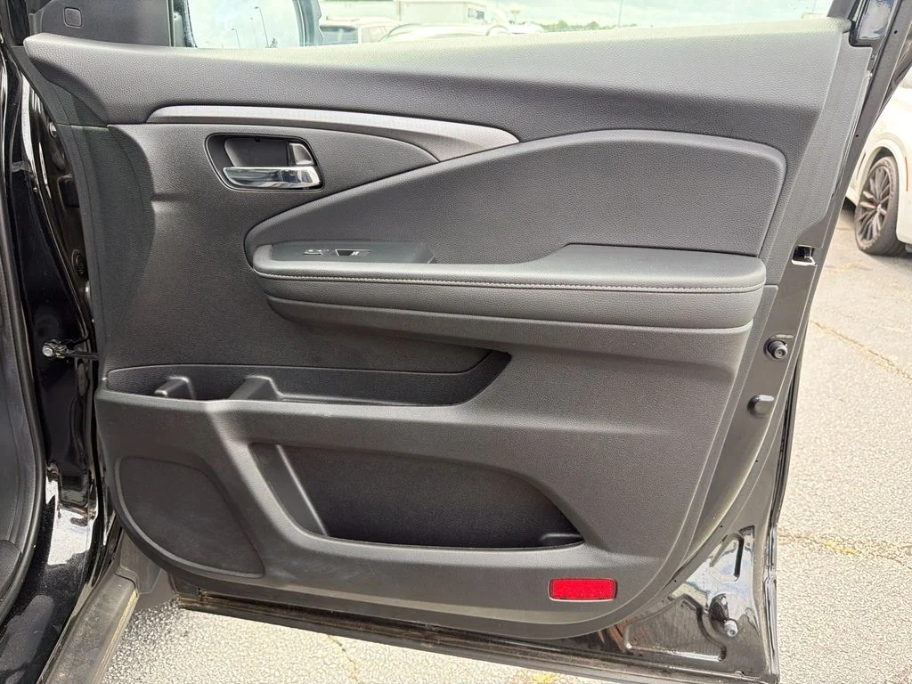 Used 2023 Black Honda RTL image 14