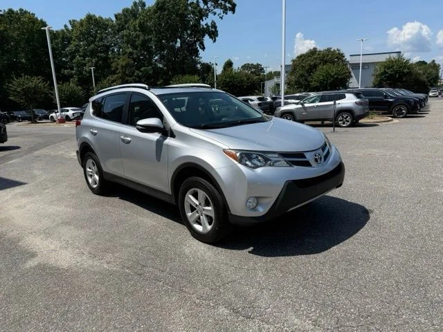 Used 2013 Classic Silver Metallic Toyota XLE image 2