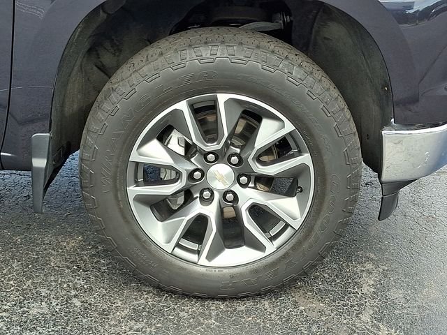 Used 2024 Gray Chevrolet LT image 9