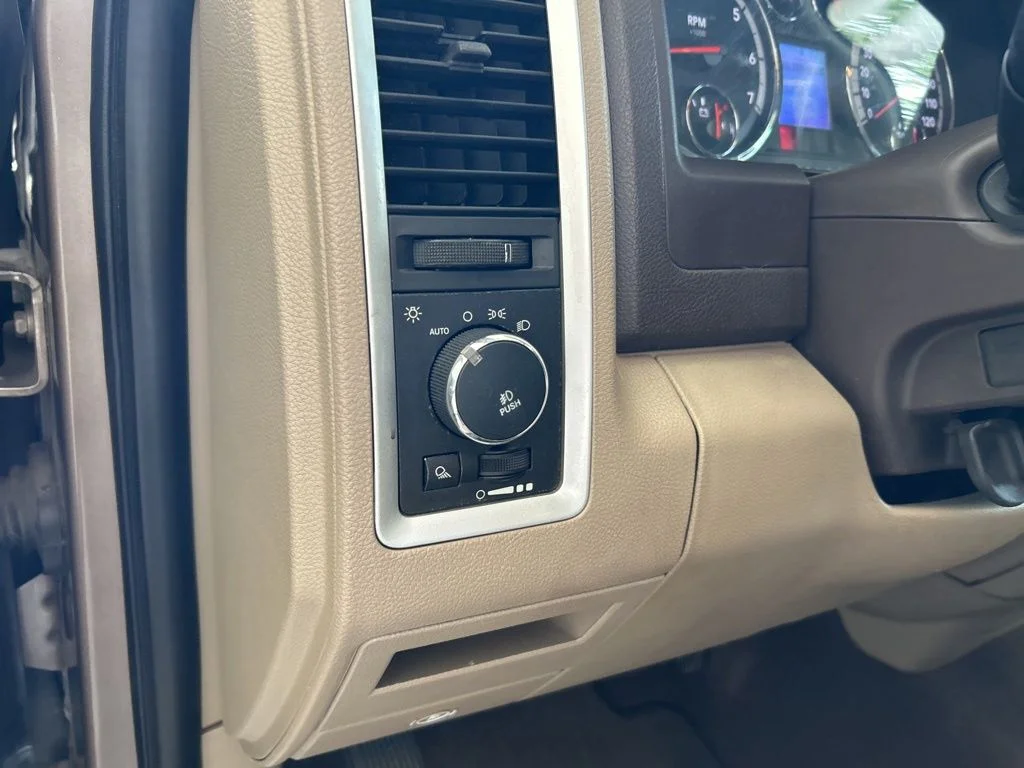Used 2010 Beige Ram SLT image 41