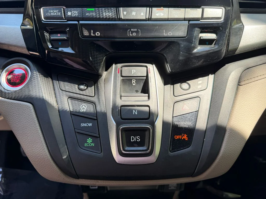 Used 2023 Platinum White Pearl Honda EX image 25