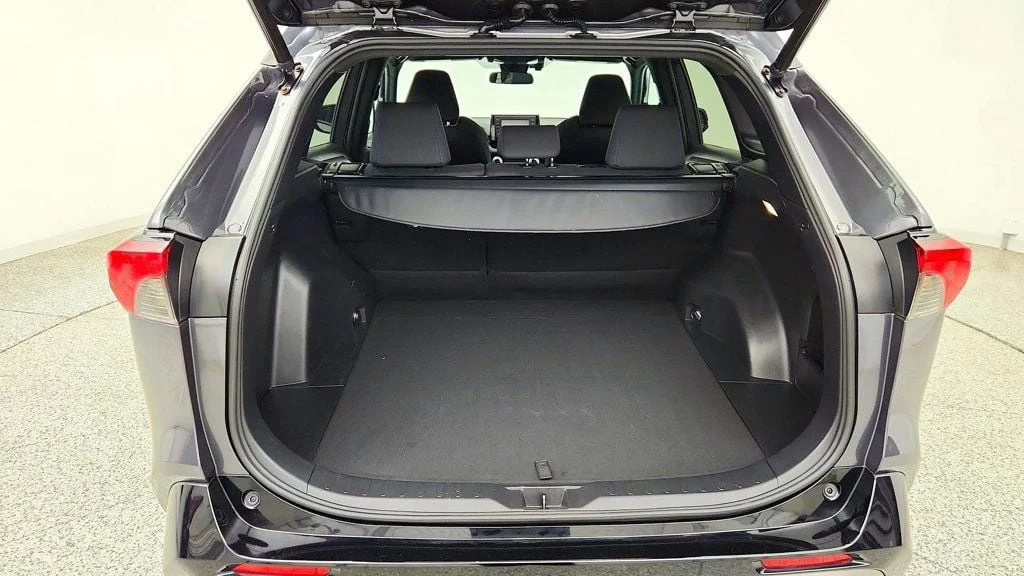 Used 2022 Magnetic Gray Metallic Toyota Hybrid SE AWD w/ Weather Pkg, Moonroof & Power Liftgate image 21