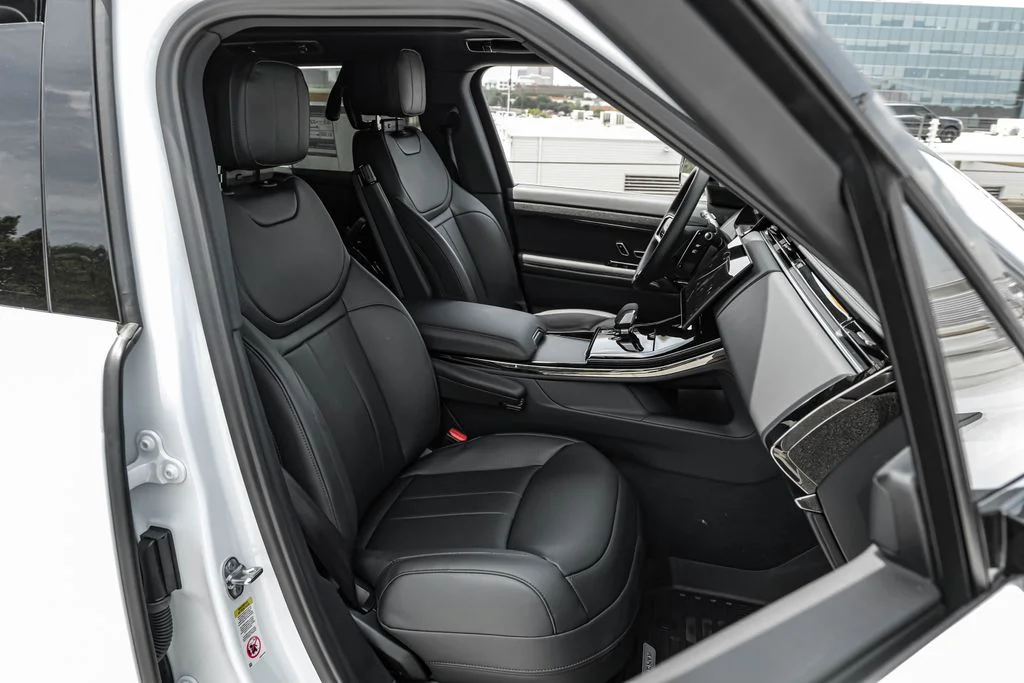 New 2026 Fuji White Land Rover Dynamic SE image 27