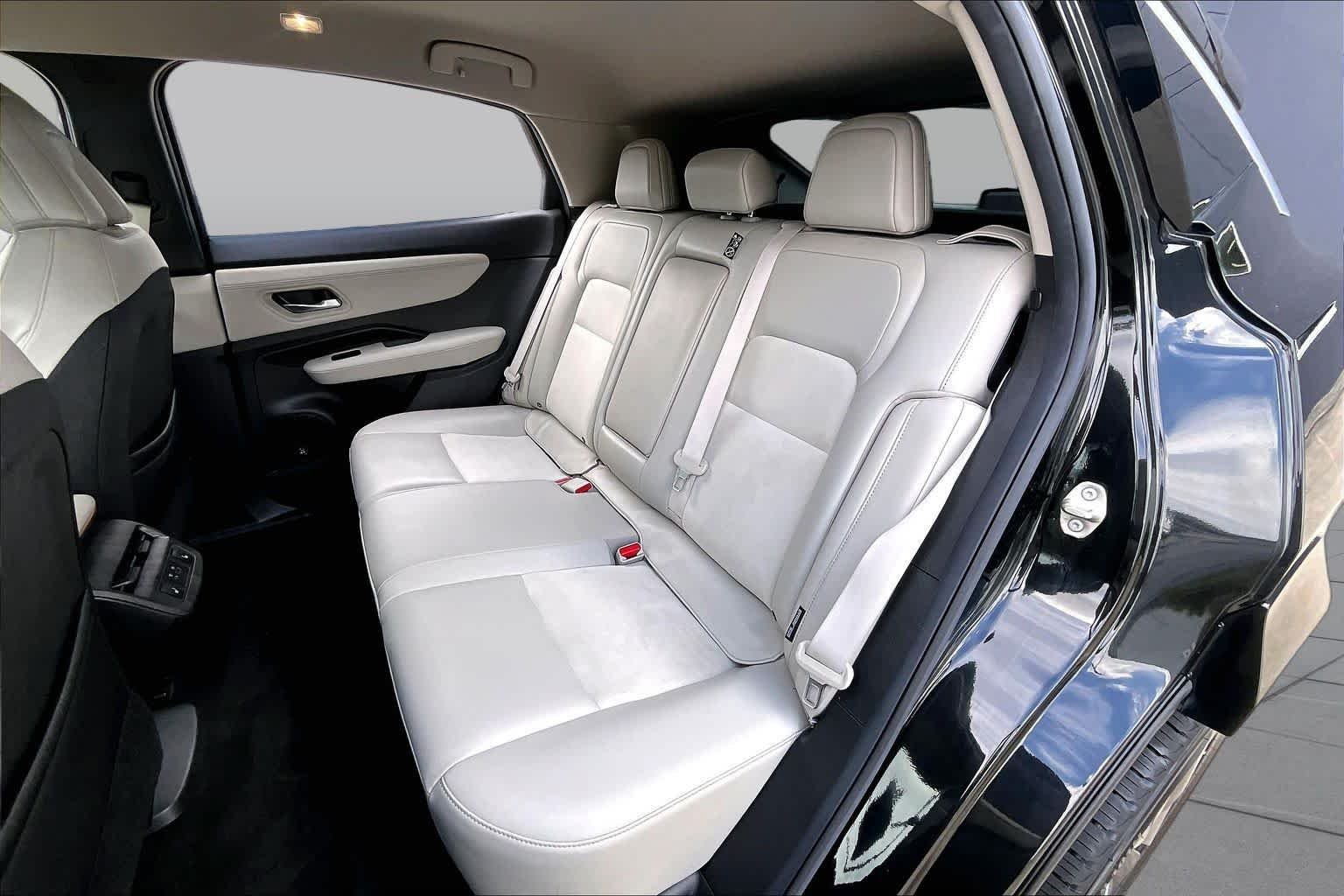 Used 2023 Black Diamond Pearl Nissan ENGAGE image 19