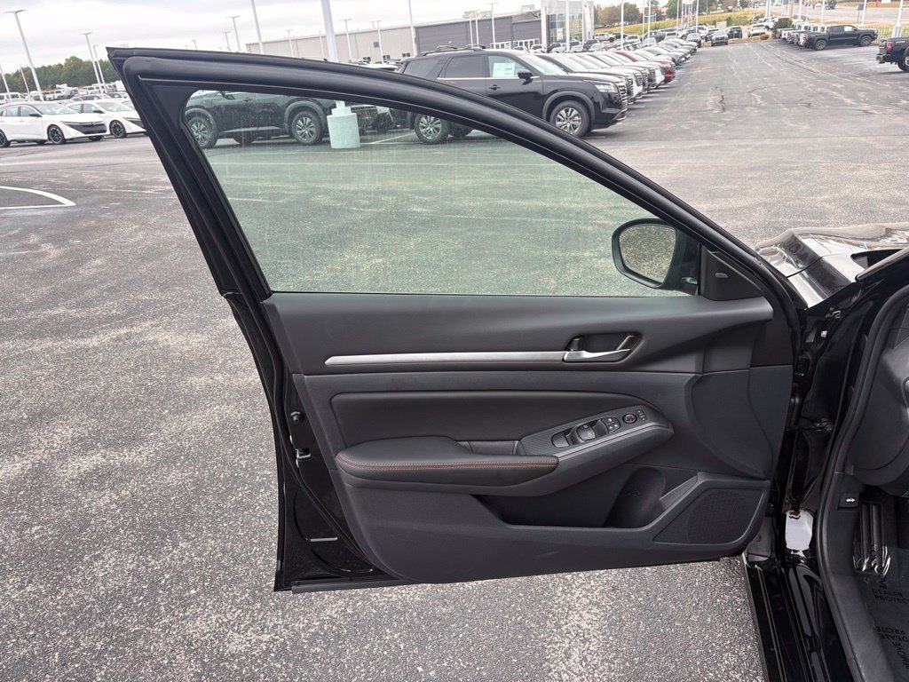 New 2026 Black Nissan 2.5 SR image 23
