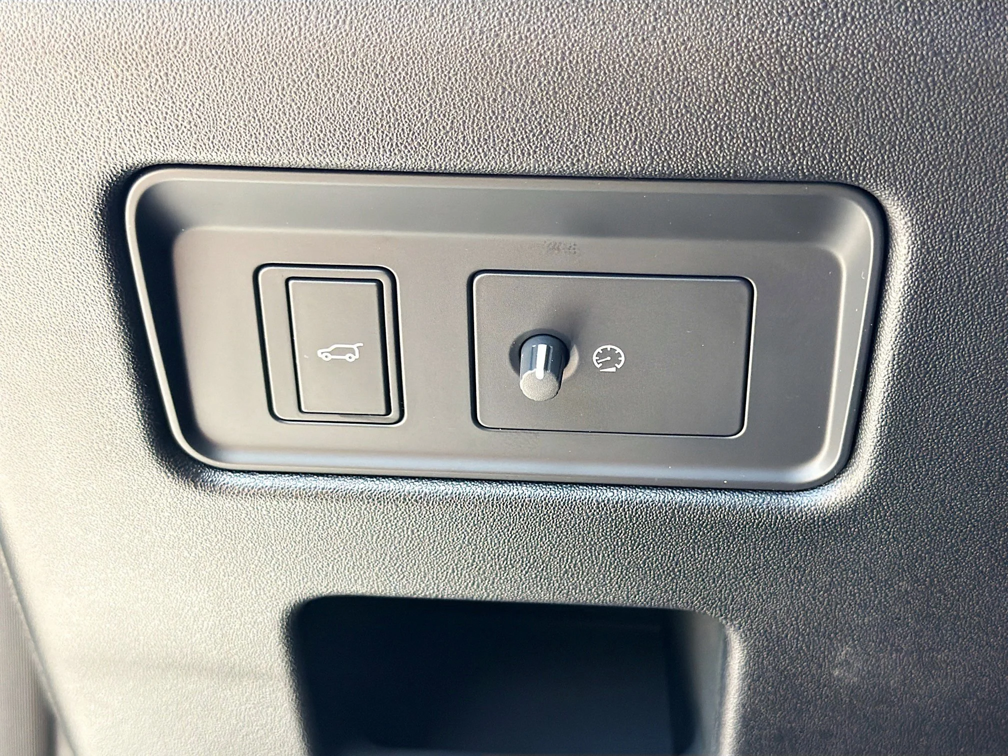 New 2026 Carpathian Grey Land Rover Tempest Edition image 37
