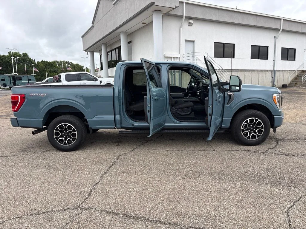 Used 2023 Blue Ford XLT image 8