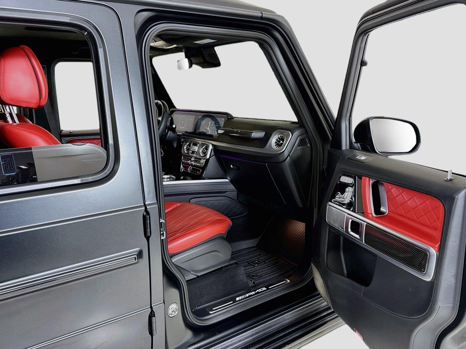 Used 2024 Obsidian Black Mercedes-Benz AMG® G 63 | Exclusive Int Pkg | Carbon Fiber Trim image 31