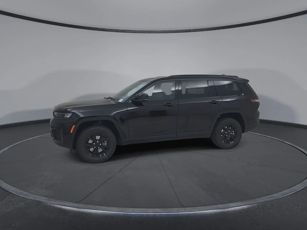 New 2026 Diamond Black Crystal Pearlcoat Jeep Altitude image 8