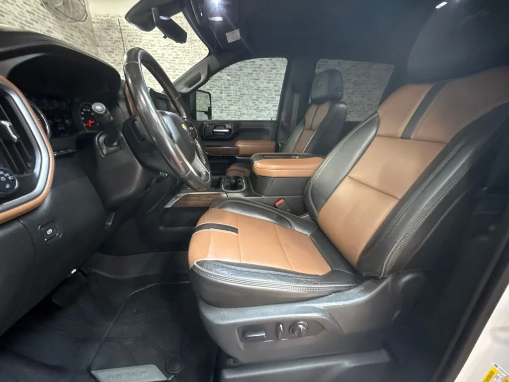 Used 2020 Iridescent Pearl Tricoat Chevrolet High Country image 23