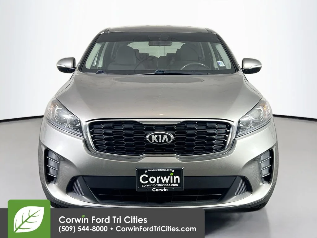 Used 2019 Titanium Silver Kia L image 4