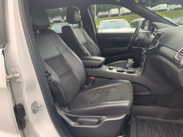 Used 2022 White Jeep Laredo X image 16