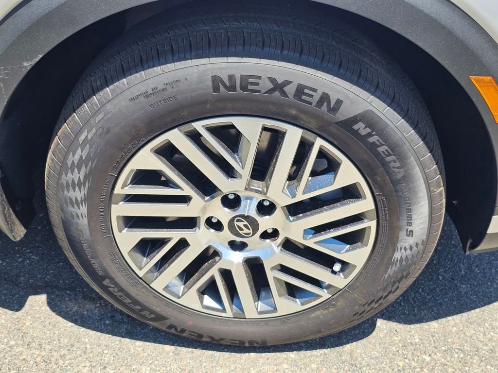 New 2026 Silver Hyundai SEL Premium image 9