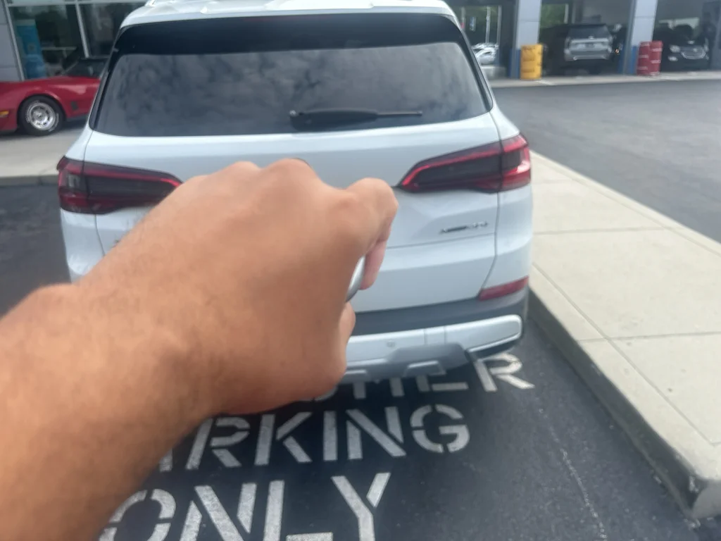 Used 2019 White BMW xDrive40i image 5