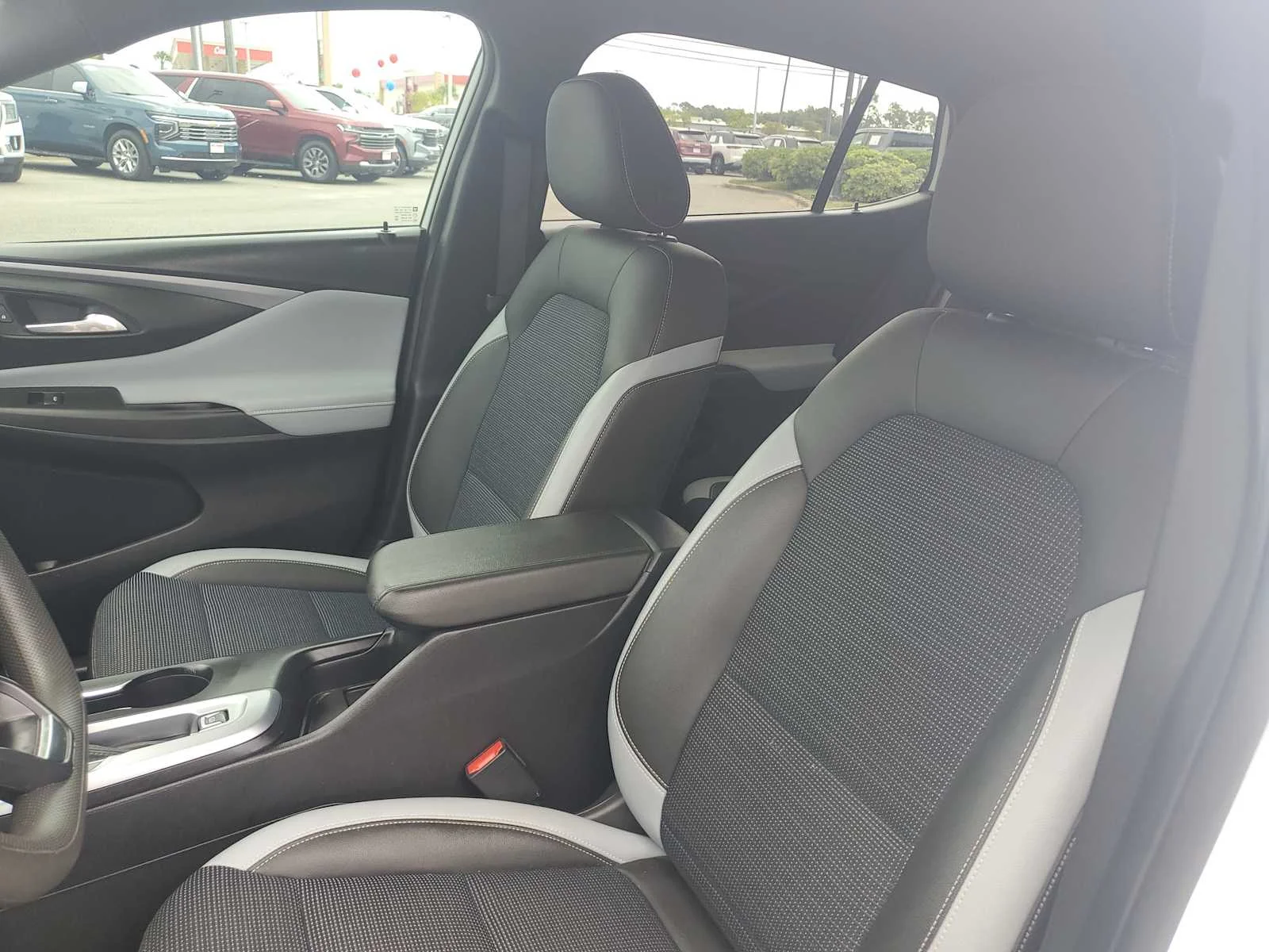 Used 2024 Summit White Buick Preferred image 22