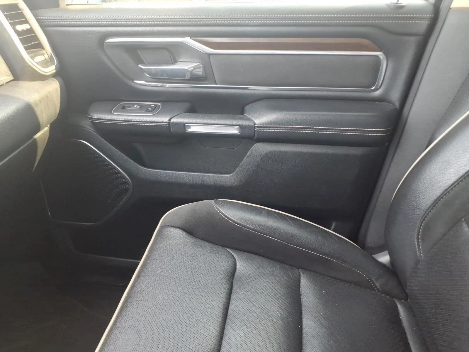 Used 2021 Granite Crystal Metallic Clearcoat Ram Laramie image 28