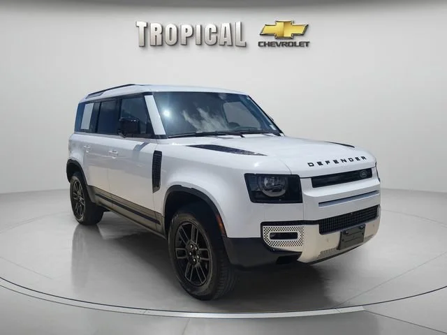 Used 2025 White Land Rover S image 4
