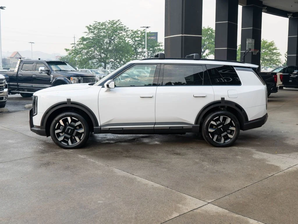 New 2027 Glacial White Pearl Kia S image 4
