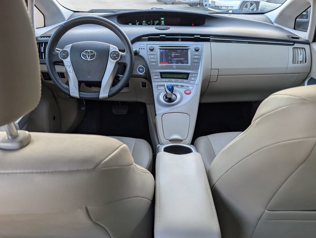 Used 2015  Toyota Four image 17