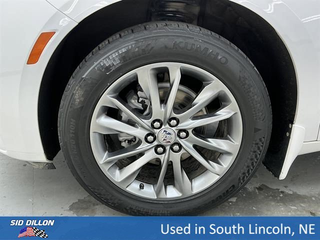 Used 2023 White Frost Tricoat Buick Avenir image 18