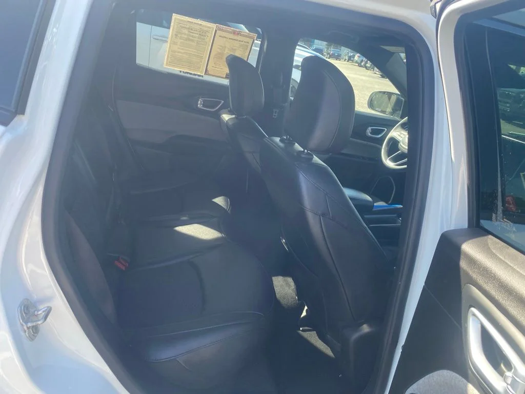 Used 2024 White Jeep Latitude image 17