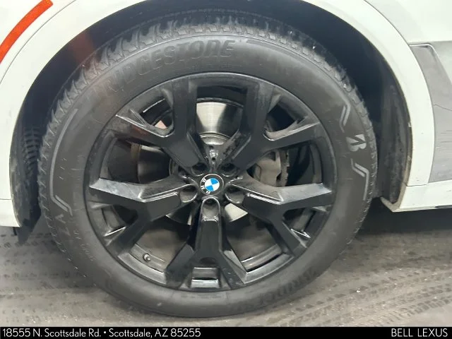 Used 2021 White BMW xDrive40i image 9