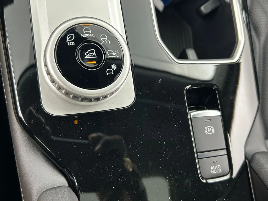 New 2026 Gray Mitsubishi SEL image 27