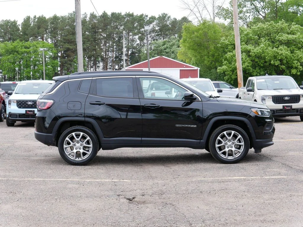 Used 2022 Jeep Compass Latitude Lux with VIN 3C4NJDFB8NT186335 for sale in White Bear Lake, Minnesota