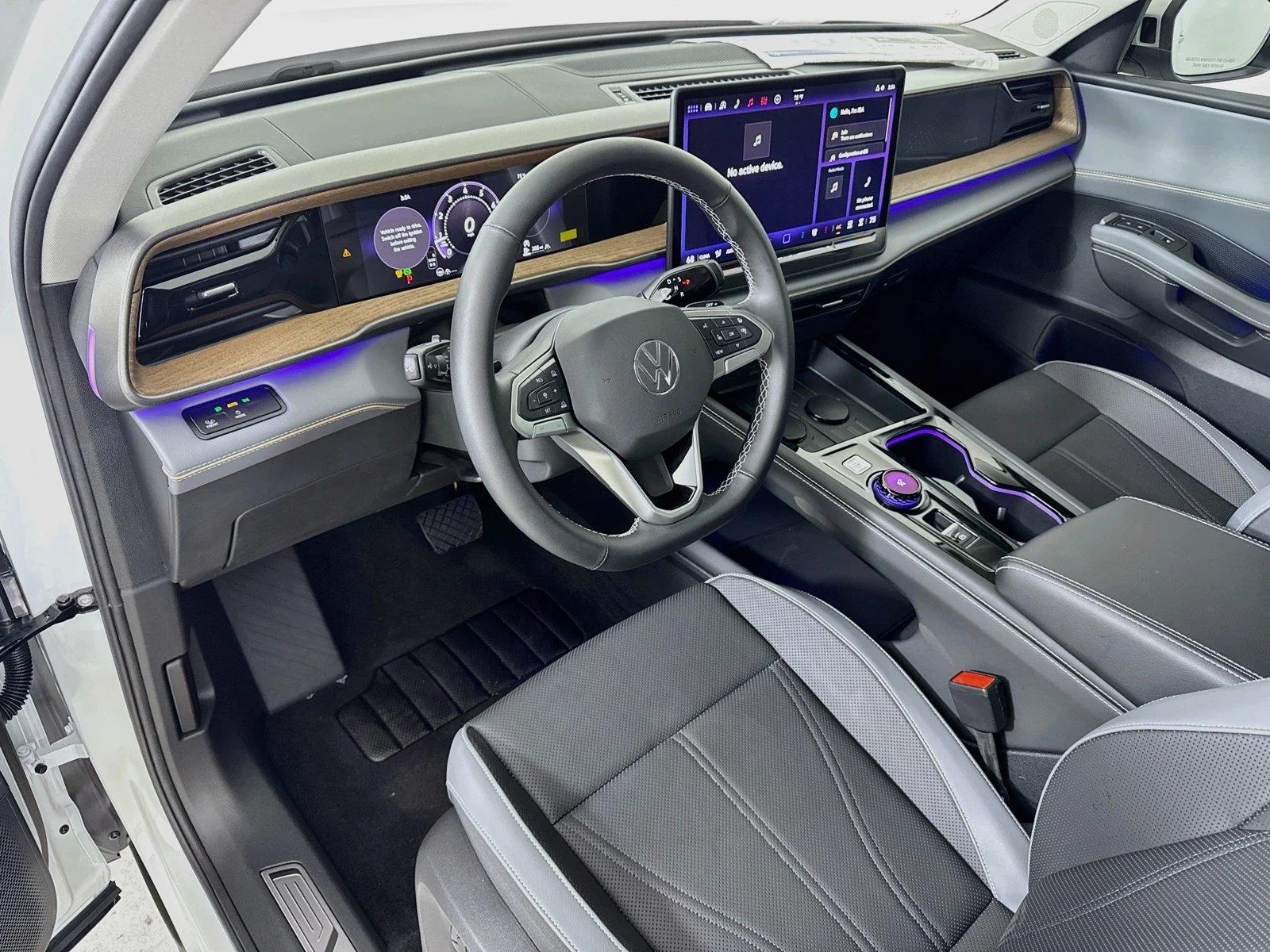 New 2027 Opal White Pearl Volkswagen SE w/Technology image 9
