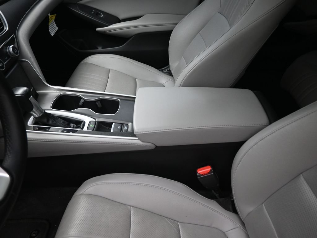 Used 2019 Silver Honda EX-L image 21