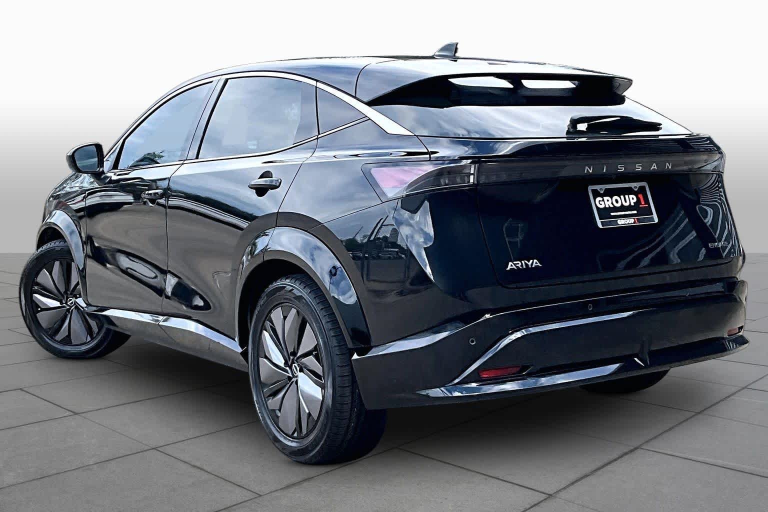 Used 2023 Black Diamond Pearl Nissan ENGAGE image 11