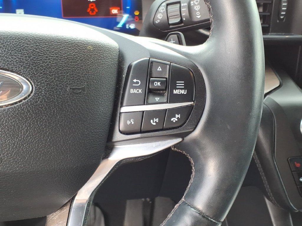 Used 2020 Black Metallic Ford Platinum image 24