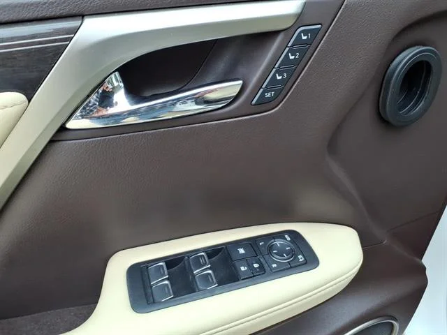 Used 2019 EMINENT WHITE PEA Lexus Base image 22