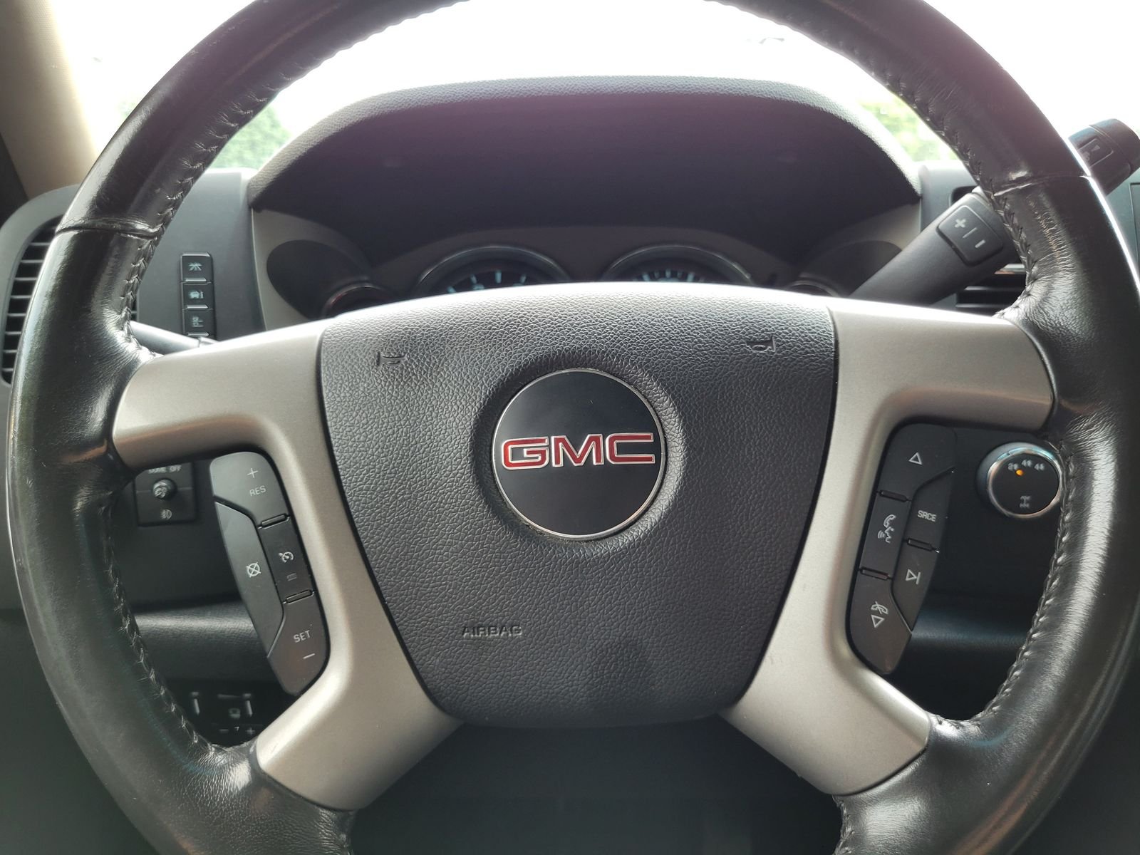 Used 2013 White GMC SLE image 13